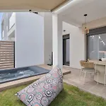 Mella Roa - Ivory Apartament