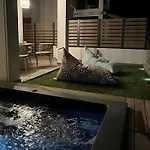 Mella Roa - Ivory Apartament